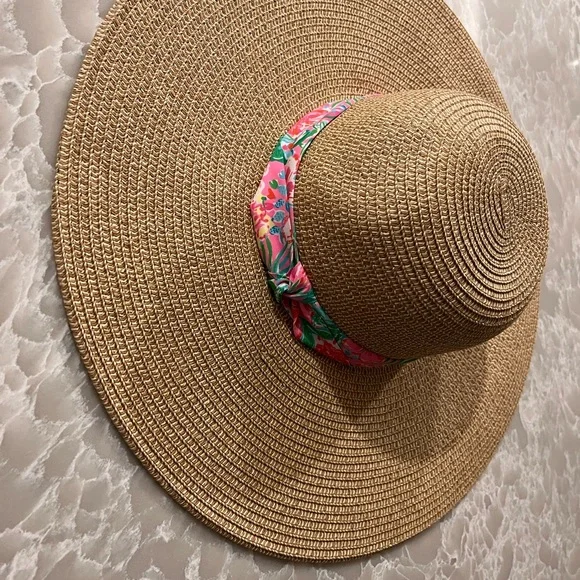 NWT Lilly Pulitzer Floppy Beach Hat Pink Floral Journey To The Jungly - Picture 2 of 5